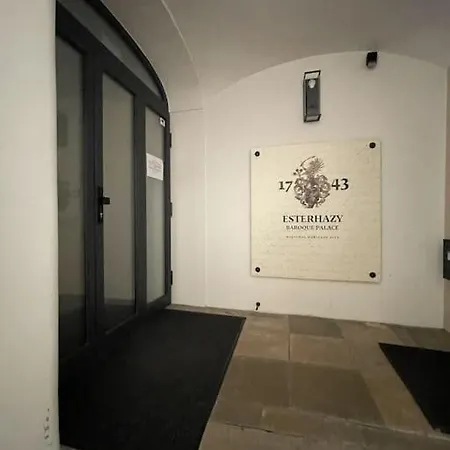 Apartment Mona In The Palace ! *