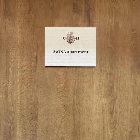 Mona In The Palace ! Διαμέρισμα